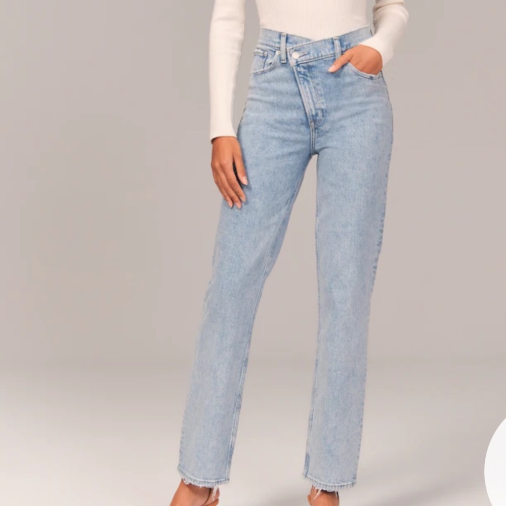 Abercrombie Ultra High Rise 90s Straight Jean